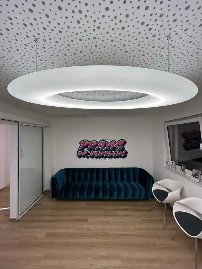 Wanddruck im Automotive Showroom